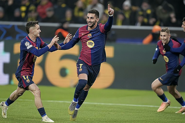 曼联不断突破！，西亚卡姆连续七场比赛得分超过夺冠引发球迷热议的简单介绍