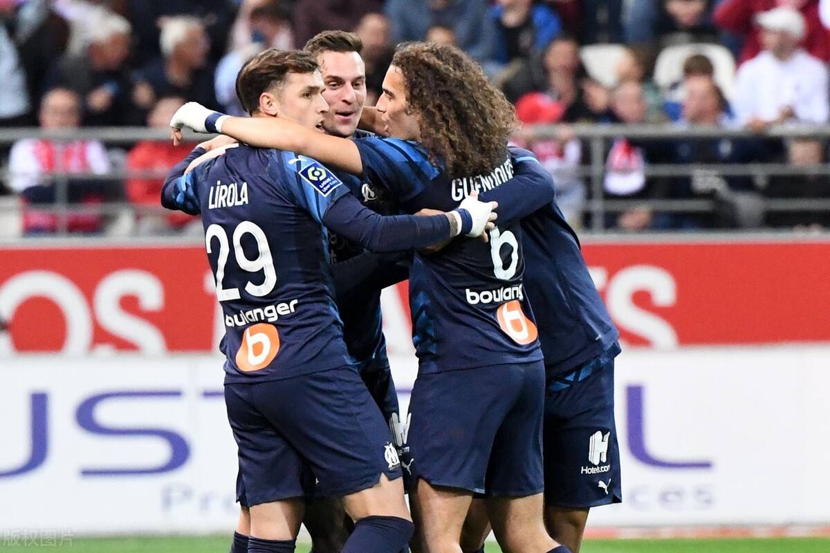  维埃拉加盟AC米兰 