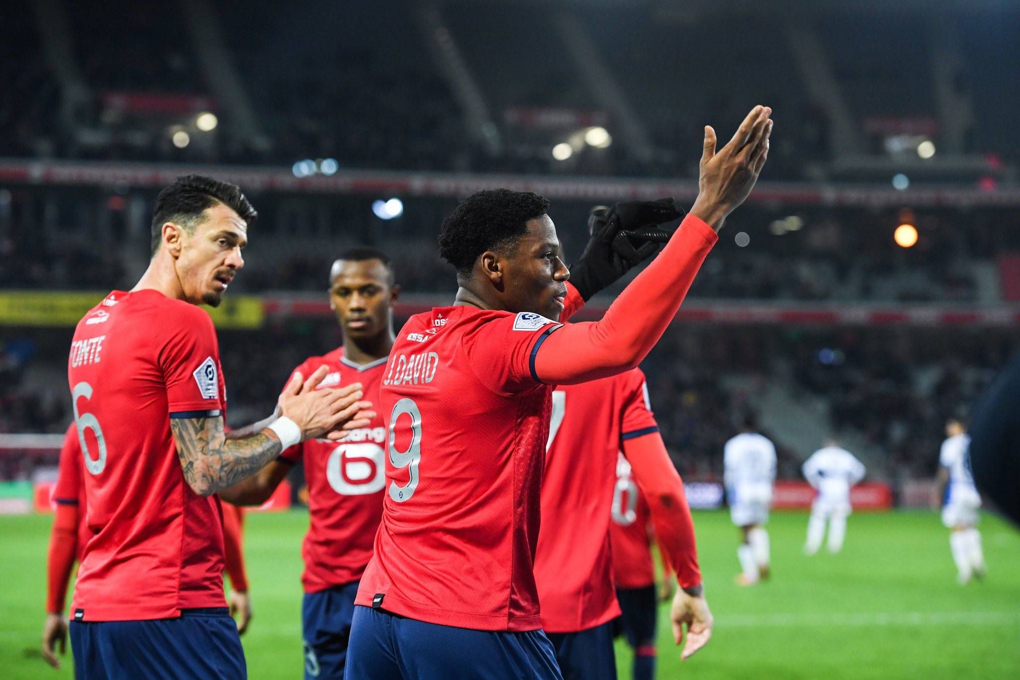 法国杯倒计时,里尔集结日战术微调,细节引发关注,质疑声仍在,更衣室氛围转暖 法国杯倒计时,里尔集结日战术微调,细节引发关注,质疑声仍在,更衣室氛围转暖